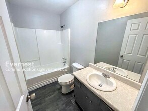 5116 Linbar Dr in Nashville, TN - Building Photo - Building Photo