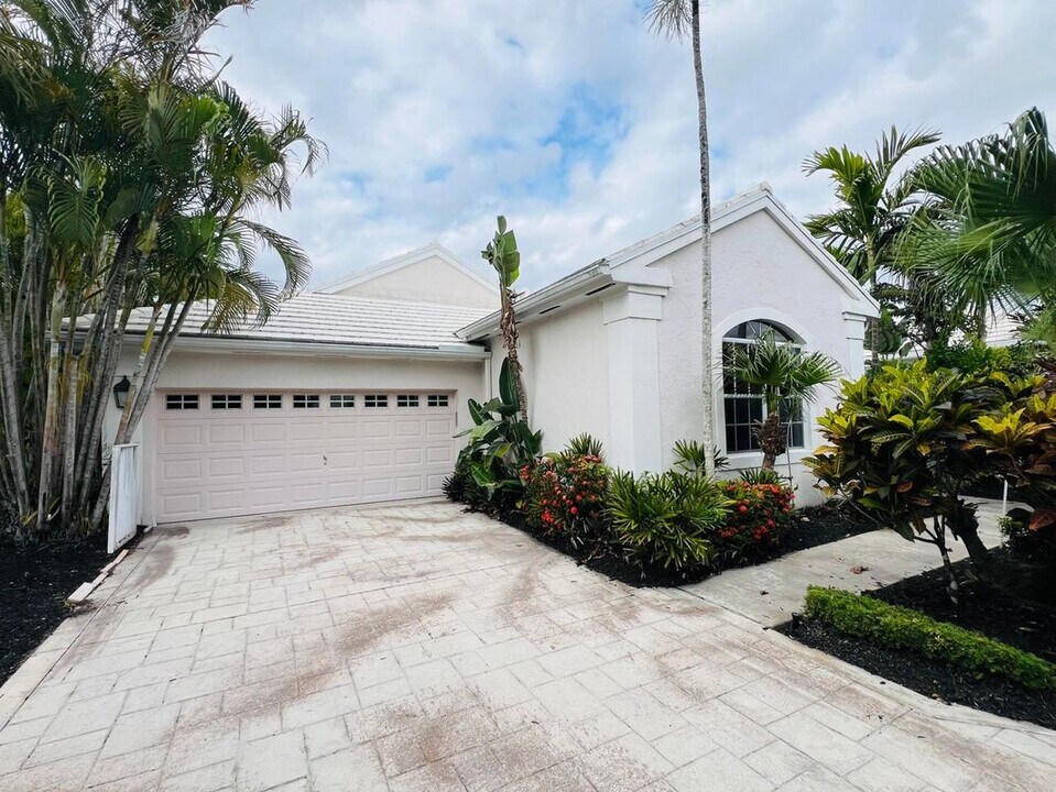 9185 Baybury Ln in West Palm Beach, FL - Building Photo
