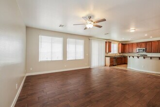 6008 Stibor St in North Las Vegas, NV - Foto de edificio - Building Photo
