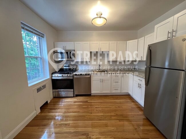 1153 Beacon St, Unit 7