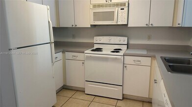 1250 S Miami Ave, Unit 1012 in Miami, FL - Building Photo - Building Photo