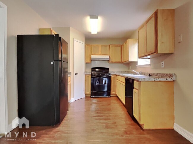 1004 E Logan St in Round Rock, TX - Foto de edificio - Building Photo