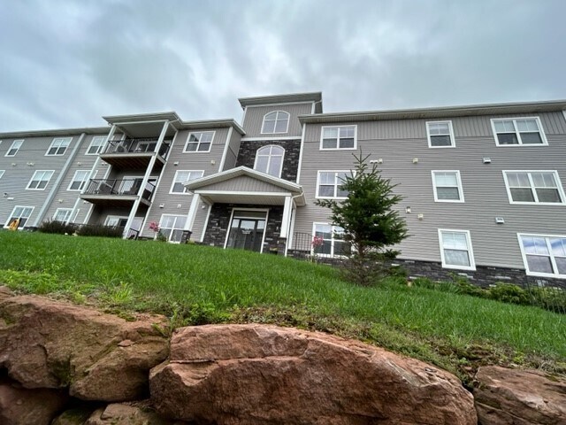 208-208 Shakespeare Dr in Stratford, PE - Building Photo