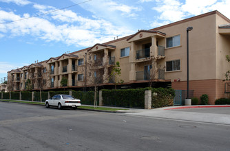 Osage Senior Villas in Inglewood, CA - Building Photo - Building Photo