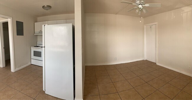 1520 W Blue Heron Blvd, Unit 1520-27 - 1/1 - U in Riviera Beach, FL - Building Photo - Building Photo