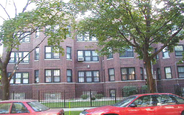 8005 S Langley Ave in Chicago, IL - Foto de edificio