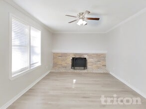 18139 Lake Bend Dr in Houston, TX - Building Photo - Building Photo