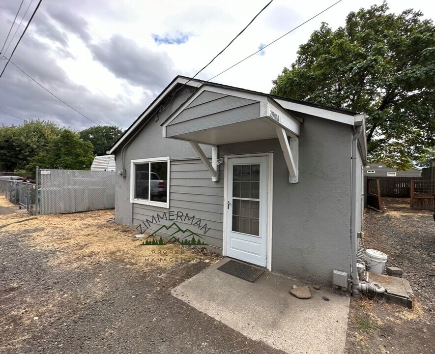 2901 River Rd in Eugene, OR - Building Photo
