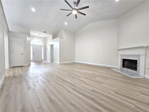 74 Morning Glen Ct in Suwanee, GA - Building Photo - Building Photo