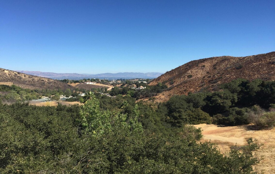 3548 Gladiola Dr in Calabasas, CA - Foto de edificio