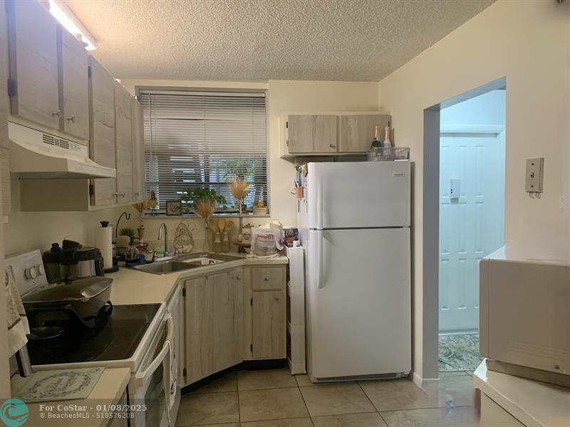 1256 S Military Trail in Deerfield Beach, FL - Building Photo