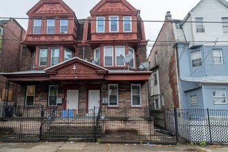 4129 W Girard Ave in Philadelphia, PA - Building Photo - Building Photo