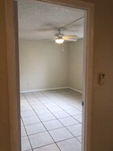 9480 Poinciana Pl, Unit 103 in Davie, FL - Building Photo - Building Photo