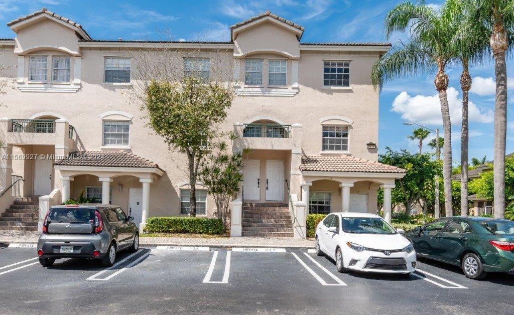 5610 NW 114th Pl-Unit -218 in Doral, FL - Building Photo