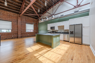 Hemlock Lofts in Macon, GA - Foto de edificio - Interior Photo