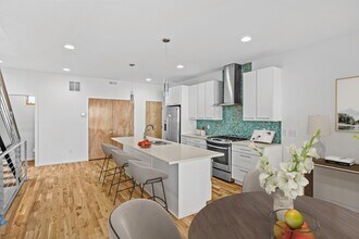 909A Westbrook Dr in Charlotte, NC - Building Photo - Building Photo