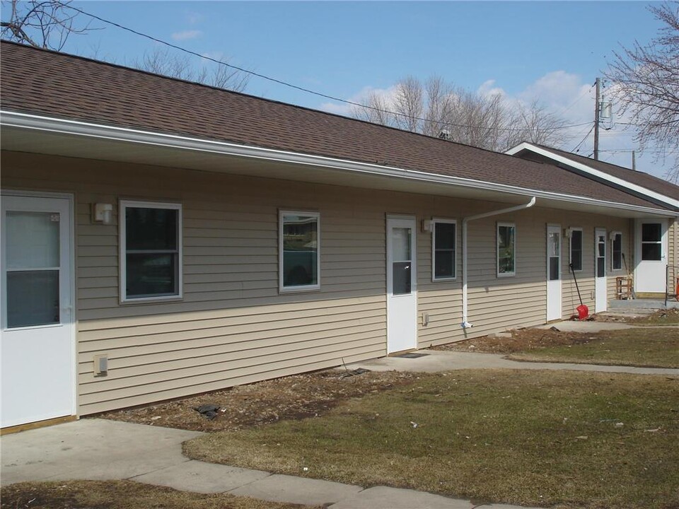 1426 Black Oak Ave in Montevideo, MN - Building Photo