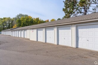 Norway Pines Apartments in Sartell, MN - Foto de edificio - Building Photo