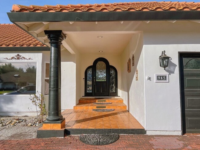 945 S Ridgemark Dr in Hollister, CA - Building Photo - Building Photo