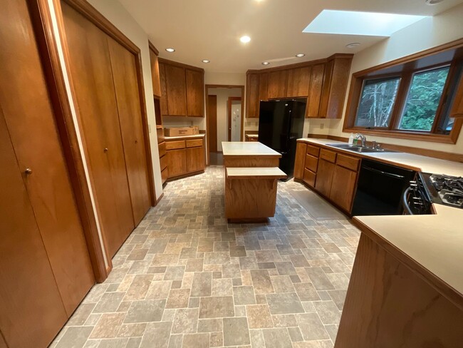 926 Samish Way in Bellingham, WA - Building Photo - Building Photo