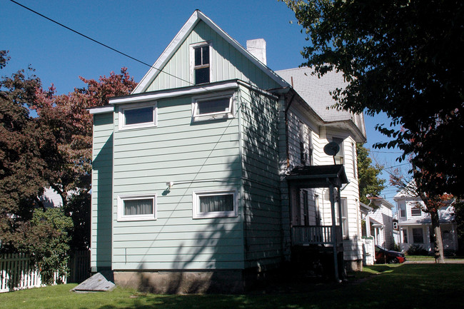 146 W Dorrance St in Kingston, PA - Foto de edificio - Building Photo