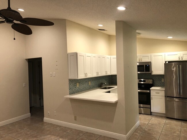 property at 1826 Windsor Dr