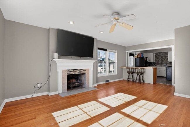 property at 800 W Joliet St