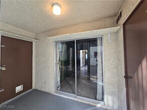 3245 Arville St in Las Vegas, NV - Building Photo - Building Photo