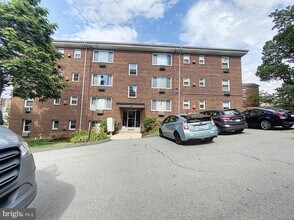 945 N Barton St-Unit -202 in Arlington, VA - Building Photo - Building Photo