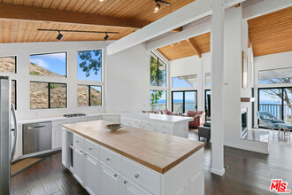 4262 Avenida De La Encinal in Malibu, CA - Building Photo - Building Photo