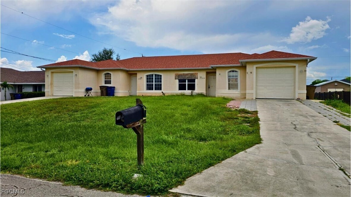 2218 Putter Ln in Lehigh Acres, FL - Building Photo