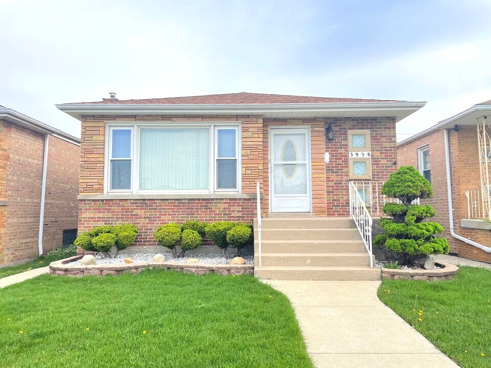 3938 W 84th St in Chicago, IL - Building Photo