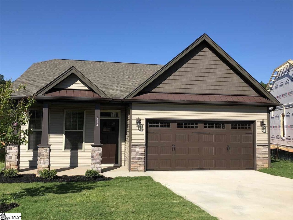 214 Everard Ln in Greer, SC - Building Photo