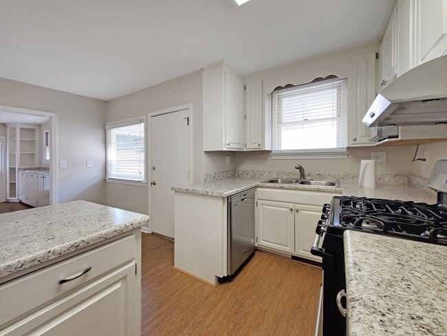 504 University Ridge in Greenville, SC - Building Photo - Building Photo