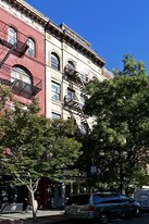 11 Carmine St in New York, NY - Building Photo