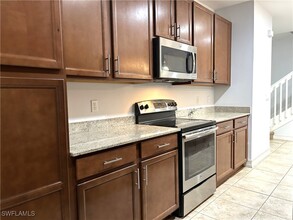 7784 Bristol Cir in Naples, FL - Building Photo - Building Photo