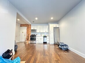 410 Eastern Pkwy in Brooklyn, NY - Building Photo - Building Photo