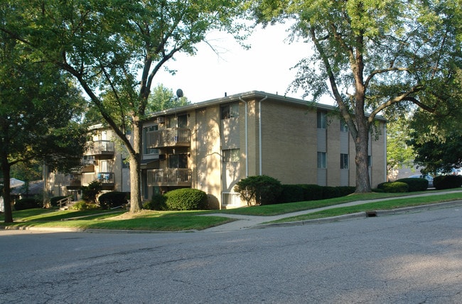 Ellen Avenue in Lansing, MI - Building Photo - Building Photo