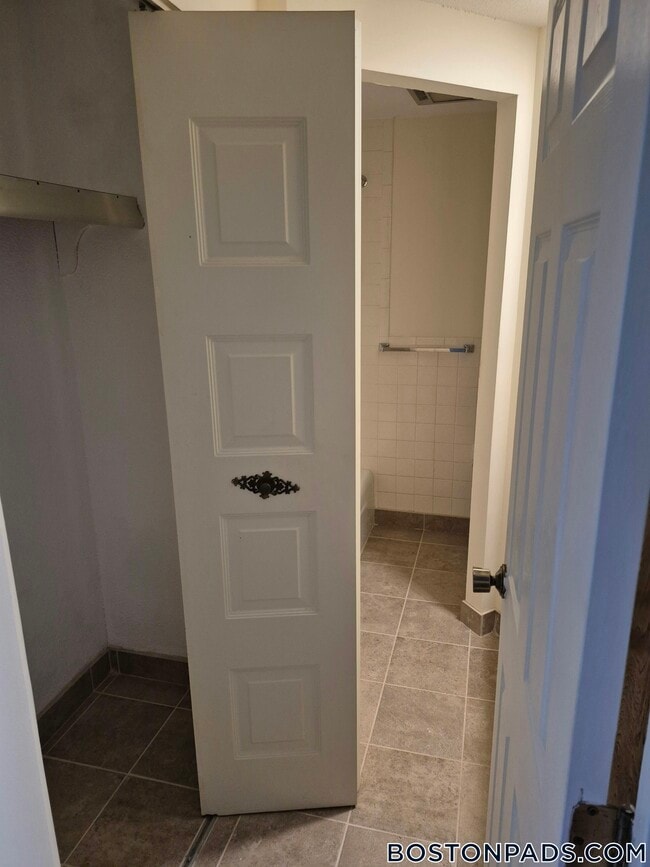 385 Massachusetts Ave in Arlington, MA - Foto de edificio - Building Photo