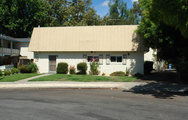 1609 Brookvale Dr in San Jose, CA - Foto de edificio - Building Photo