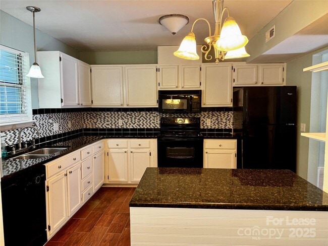 6048 Heath Valley Rd in Charlotte, NC - Building Photo - Building Photo