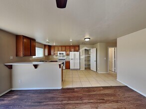 7920 Storyland St in Las Vegas, NV - Building Photo - Building Photo