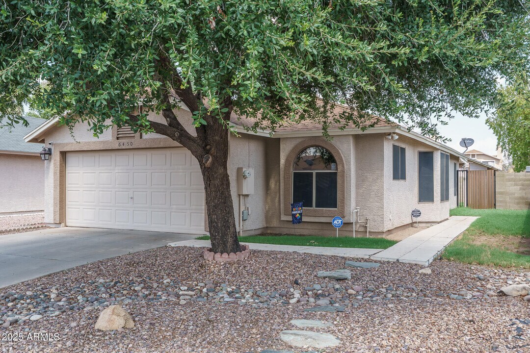 6450 W Lawrence Ln in Glendale, AZ - Building Photo
