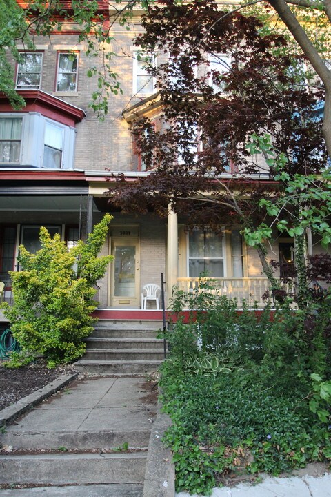 3021 N Calvert St in Baltimore, MD - Building Photo
