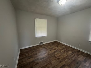 3805 E 177th St in Cleveland, OH - Building Photo - Building Photo