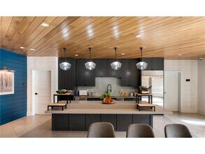 12610 Ridgedale Dr in Minnetonka, MN - Building Photo - Building Photo