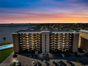 4280 SE 20th Pl in Cape Coral, FL - Foto de edificio - Building Photo