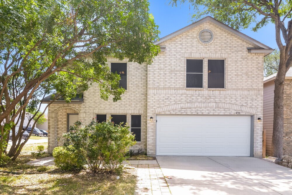 438 Wiggins Creek in San Antonio, TX - Building Photo