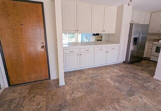 12565 Oaks N Dr in San Diego, CA - Building Photo - Building Photo