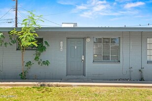 1102 S Stratton Ln in Tempe, AZ - Building Photo